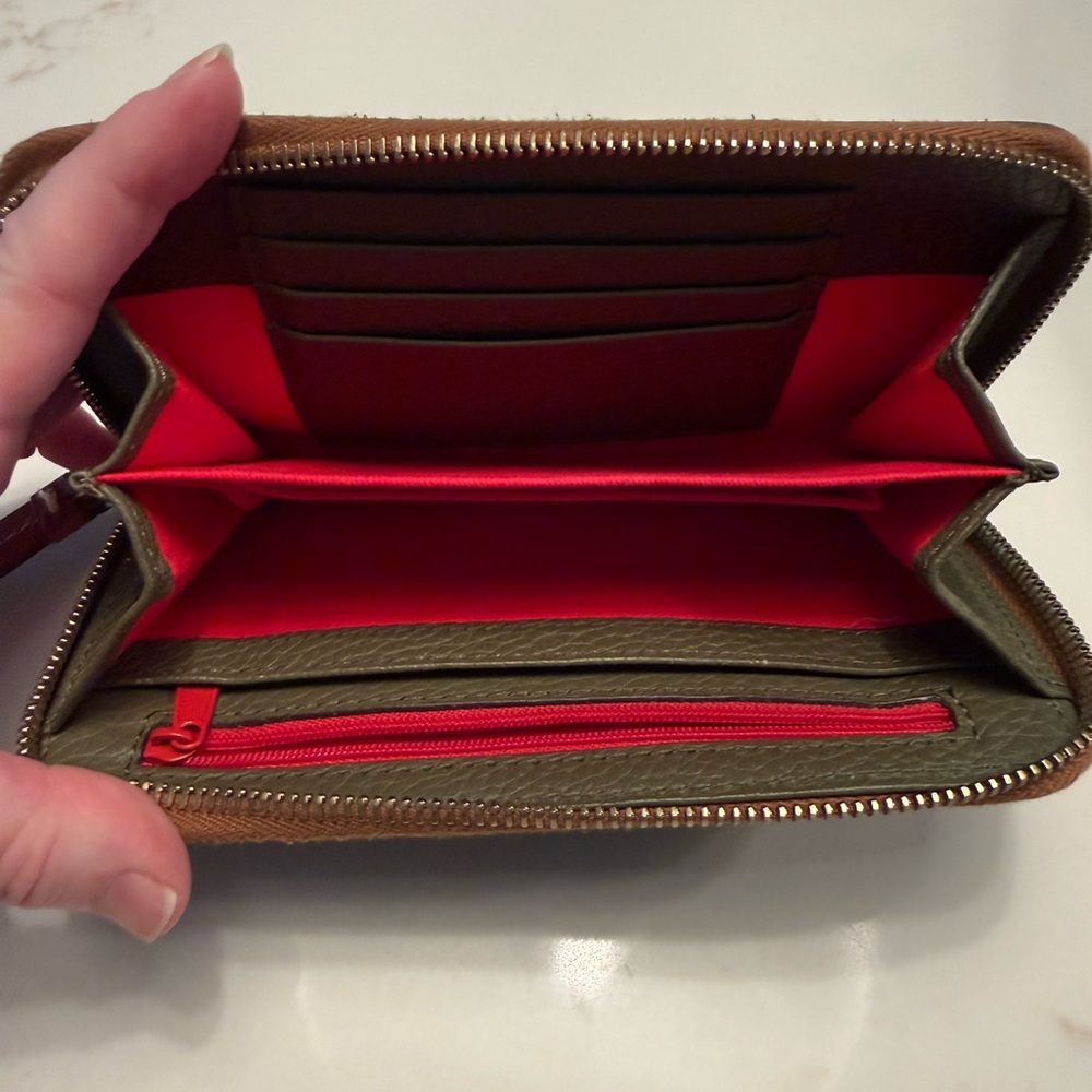 Dooney & Bourke Olive Green Leather Wallet - Picture 4 of 13